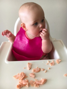 Ava at 7mo - Baby led weaning 