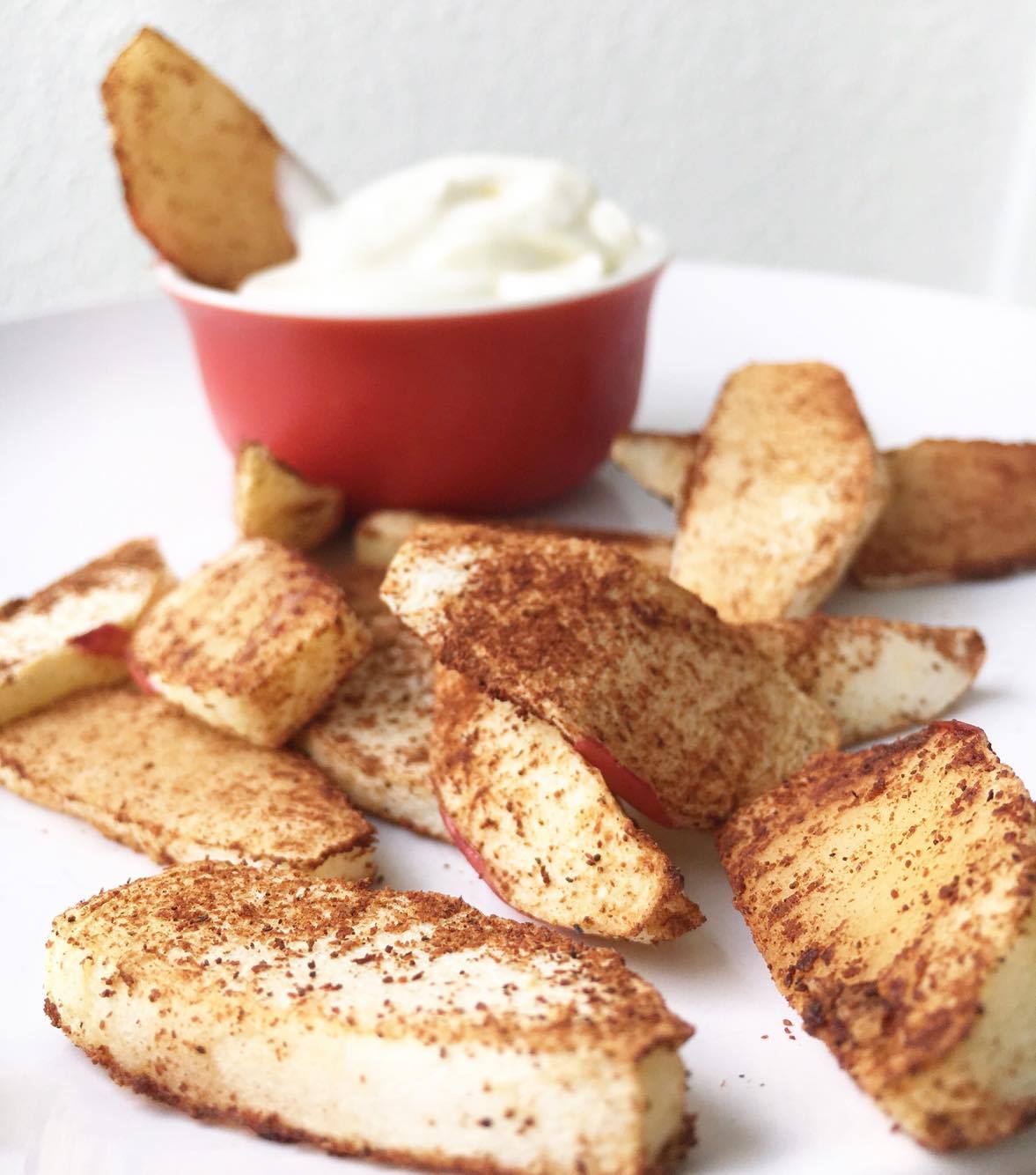 Baked Apple Slices with Cinnamon –