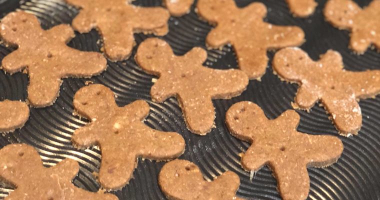 Healthy Gingerbread Man Cookies (Vegan, no sugar)
