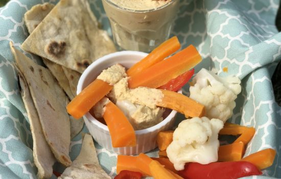 Easy Hummus (5 Ingredients)